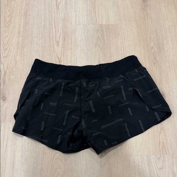 Brooks Large Women's Black Patterned Athletic Shorts - Picture 4 of 4